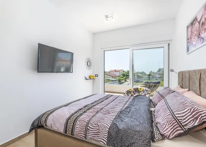 Elite 1 Вілла Пула