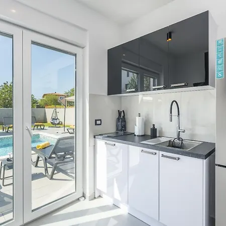 فيلة Elite 1 بولا